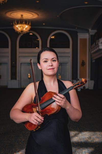 Classical wedding violinist